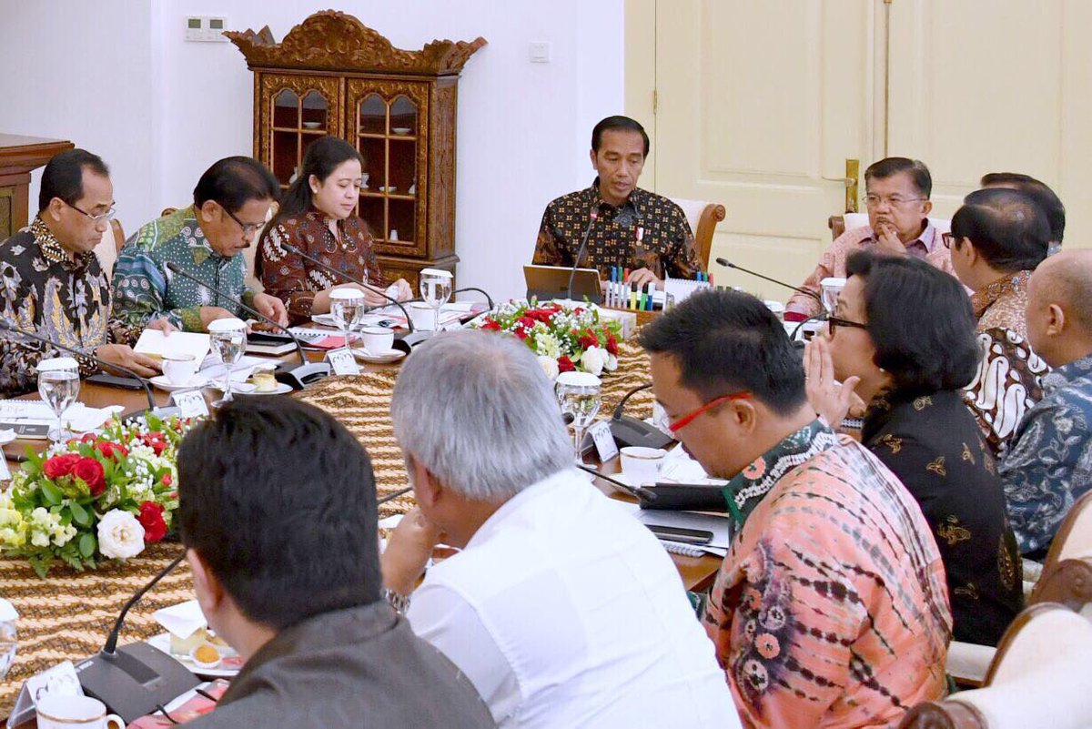 jokowi's tweet photo. Waktu semakin dekat ke perhelatan Asian Games 2018. Jaga stamina dan semangat. Ayo, kita beri dukungan kepada panitia, pemerintah dan para atlet agar semuanya berhasil baik -Jkw https://t.co/lY7fHKs4Yo