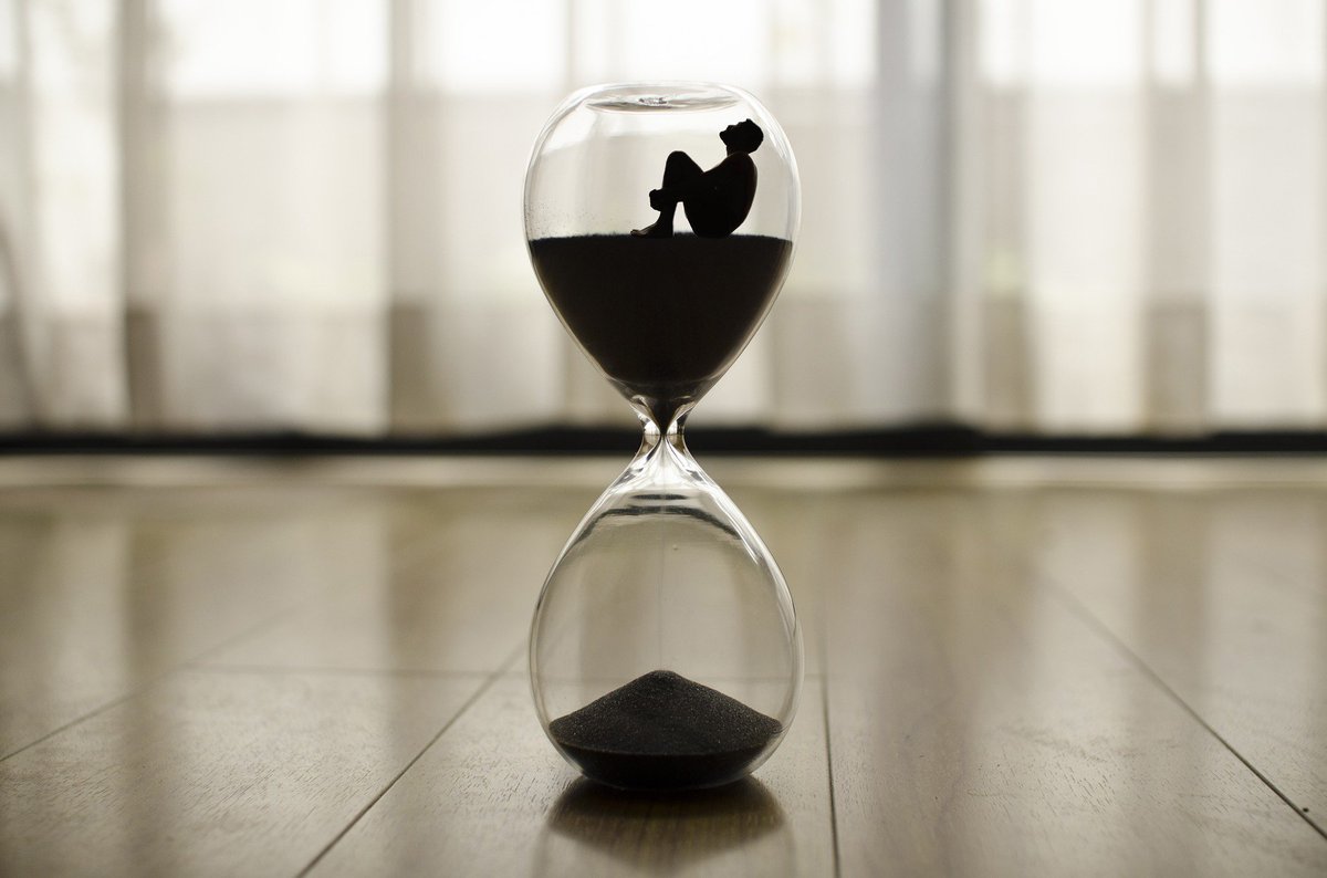 BLULUX_'s tweet photo. Time and health are the most precious assets a person can possess. #brainyquotes #time #opportunities https://t.co/lINMC5NcM3