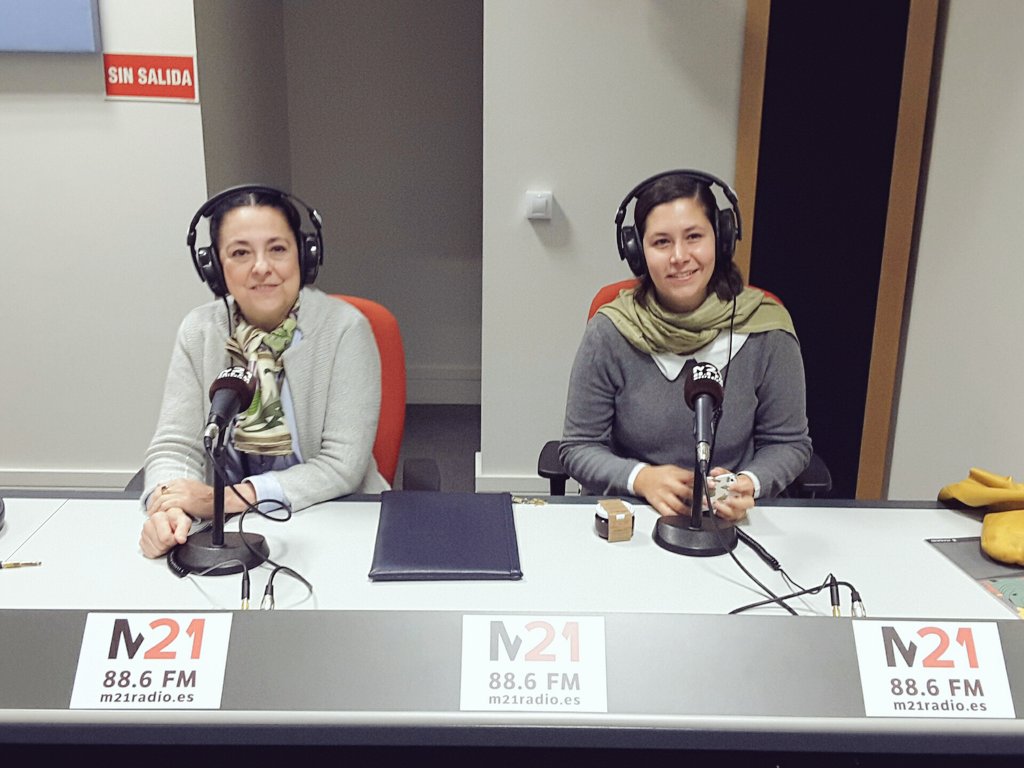 M21madrid's tweet photo. #LaCorrala En la sección de @COAMadrid tenemos ‘Mermelada de Arquitectas’ con @PATRICIAFDEZHAR del ciclo de cine y música, María Luisa de Miguel, fundadora de @Sabores_MADEMI, y Magdalena Vélez, responsable de "Joyas Fragmentadas” #AhoraEnM21 -> https://t.co/ZM7BPR0T8F / 88.6FM https://t.co/1Z1tyQNYPF