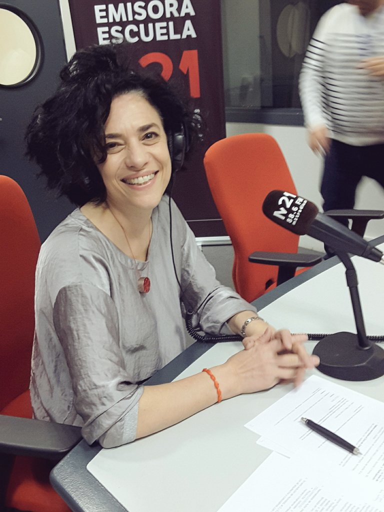 M21madrid's tweet photo. #LaCorrala En la sección de @COAMadrid tenemos ‘Mermelada de Arquitectas’ con @PATRICIAFDEZHAR del ciclo de cine y música, María Luisa de Miguel, fundadora de @Sabores_MADEMI, y Magdalena Vélez, responsable de "Joyas Fragmentadas” #AhoraEnM21 -> https://t.co/ZM7BPR0T8F / 88.6FM https://t.co/1Z1tyQNYPF