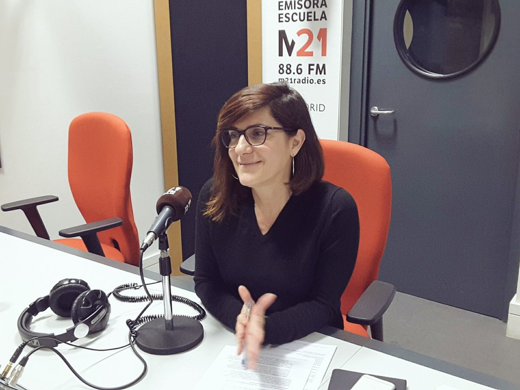 M21madrid's tweet photo. #LaCorrala En la sección de @COAMadrid tenemos ‘Mermelada de Arquitectas’ con @PATRICIAFDEZHAR del ciclo de cine y música, María Luisa de Miguel, fundadora de @Sabores_MADEMI, y Magdalena Vélez, responsable de "Joyas Fragmentadas” #AhoraEnM21 -> https://t.co/ZM7BPR0T8F / 88.6FM https://t.co/1Z1tyQNYPF