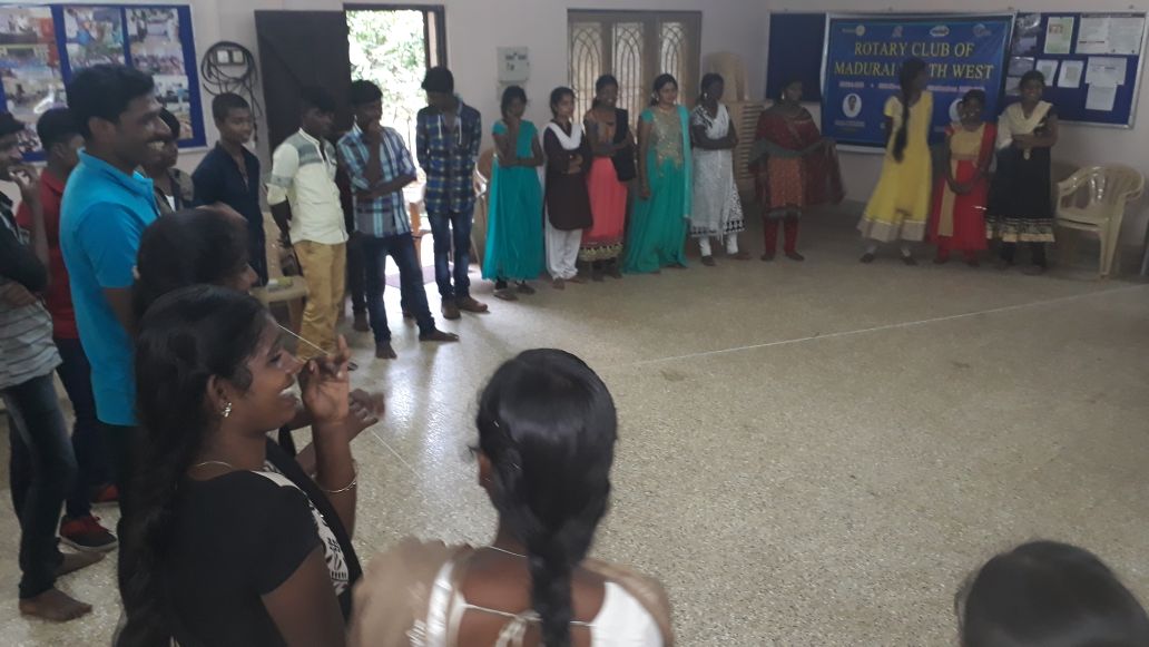 lebfoundationgl's tweet photo. Peer counselling and team work sessions with #Rotary Club of #Madurai North West. #Careeradvice https://t.co/4YUyicyH8r