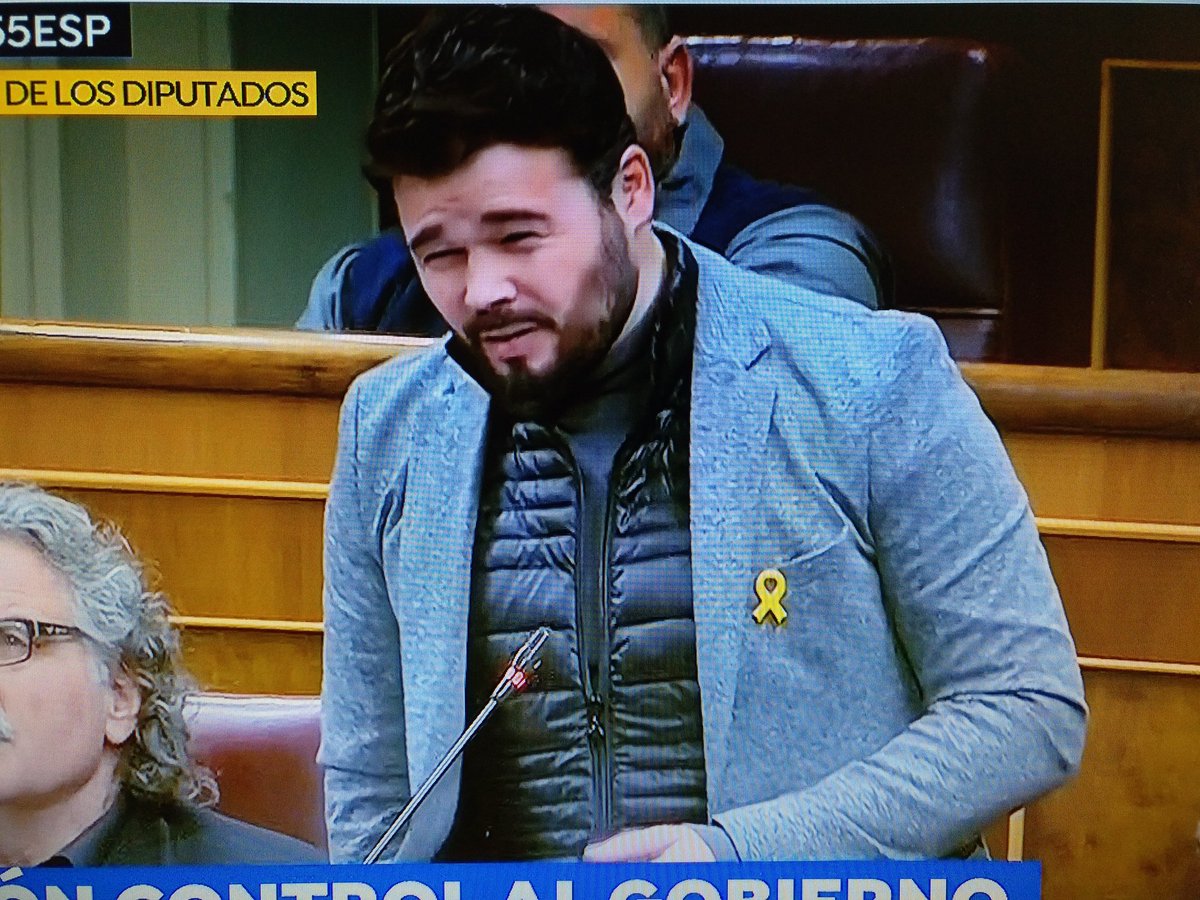 Daniel_Sanz_C's tweet photo. Me ha encantado cuando después de la intervención de @gabrielrufian le han aplaudido 3 en el Congreso... Sin duda, le aplauden más los trolls https://t.co/J15uHJwnjo