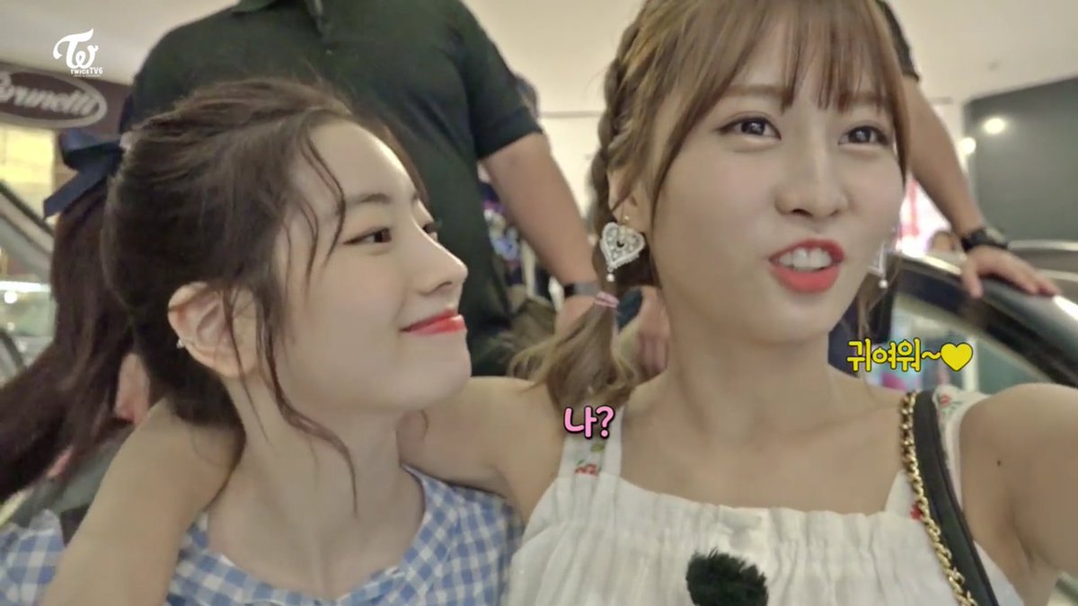 Twice Channel 肩を組むダヒョンとモモ Twice ダヒョン モモ T Co Gdj4y3kxda Twitter