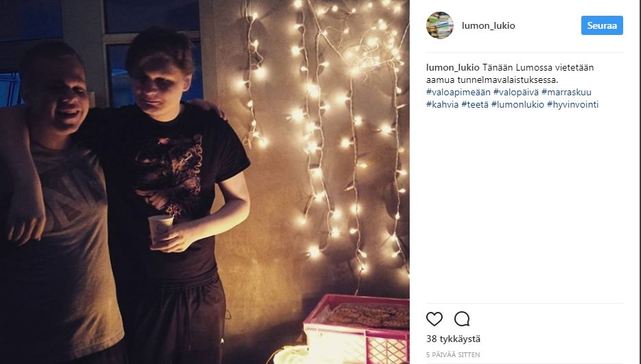 Lumon lukiossa ei antauduta kaamokselle vaan valaistaan yhdessä! #valopäät #marrasvalot #eipimeydelle #lettherebelight #hymy