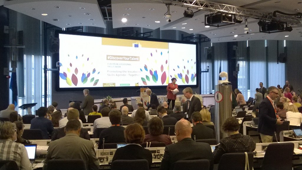 HannaAutere's tweet photo. Euroopan 2. ammatillisen koulutuksen viikko alkamassa massiivisella konferenssilla #opetushallitus.fi#finvet.fi https://t.co/tqymsG5JJH