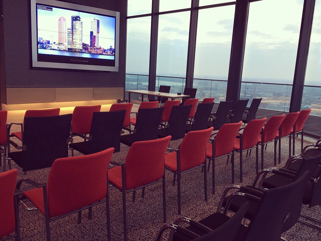 Vandaag heeft #portofrotterdam een #meeting in de #panoramazaal van het #worldportcenter #niceview #rotterdam.