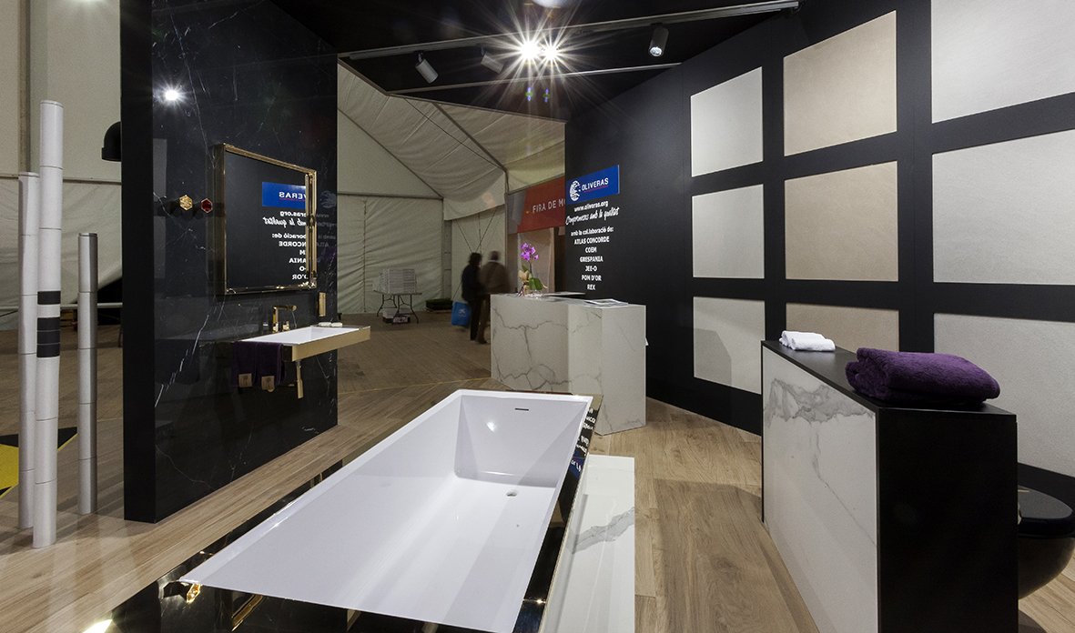 pomdorbathworld's tweet photo. La elegante colección Mirage diseñada por @EugeniQuitllet estuvo expuesta en la @firadegirona, causando muy buena impresión. Fotografía de Jordi S. Carrera. #elegance #luxury #bathroomdesign #Mirage #gold #design #interiordesign #innovation #beauty #instafollow #accessories https://t.co/ZewrJvK5hd