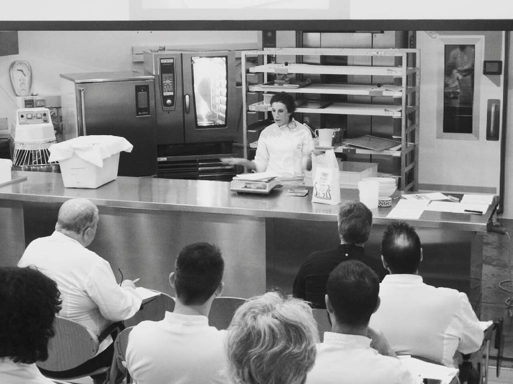 MolinoQuaglia's tweet photo. #lineadelpane con Giulia Miatto per imparare a produrre un'ampia offerta con un unico impasto #lascuoladelmolino #dovelafarinadiventaarte #arteinnovativadeglialimenti #molinoquaglia #futuropetra @farinapetra #petrabricks https://t.co/Mvww4rjPhn https://t.co/Z10knh2s3K