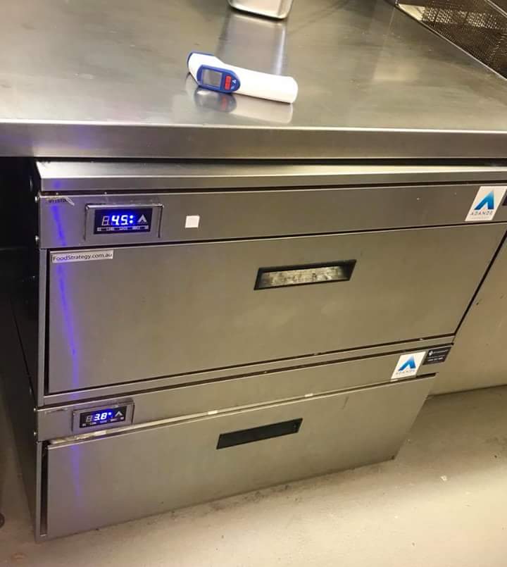 i_tempdotcomau's tweet photo. It’s about time Australian food safety legislation moved into the modern era! Follow our blog post at https://t.co/cW6CjSRZpg 
#australianfoodsafetyweek #itemp #temperaturerecordsforfoodsafety #automatedtemperaturemonitoringsystems https://t.co/Kf7fwnXy4A