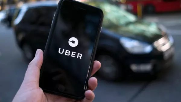 FT's tweet photo. Uber hid a massive data breach, paying the hackers $100,000 instead of notifying regulators or the 57m people affected https://t.co/lB6xn8ZK2f https://t.co/Pzh9XzIfaC