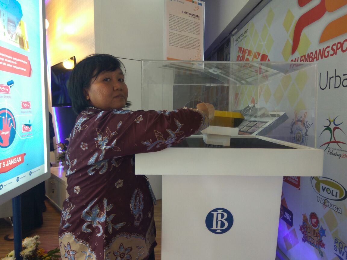 widyanuryana's tweet photo. Emas moneter di @bank_indonesia nih.. bayangkan Kalo dduitkan.. bisa buat hidup ampe reinkarasi bro.. #bakohumasbi2017 https://t.co/koj1ccGLLO