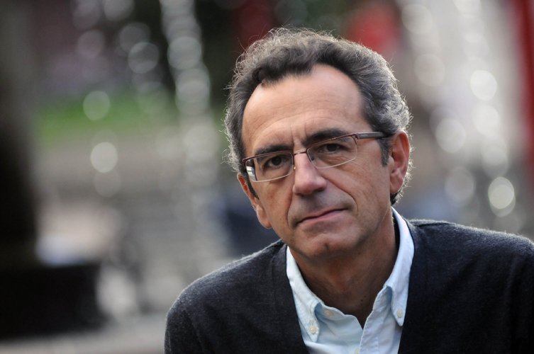 MapaLiterarioPo's tweet photo. "Tina Moure era, en fin,o único rescaldo dunha Pontevedra que, é a pura verdade,chegara a albergar un Consulado de Arcadia en Galicia. Claro que isto fora antes de que o falanxismo,coa baioneta encaixada,fixera pasar a damiña ós cortellos"
["Toda a vida",2005,L.Rei Núñez, Xerais] https://t.co/eLi6ICjFJt