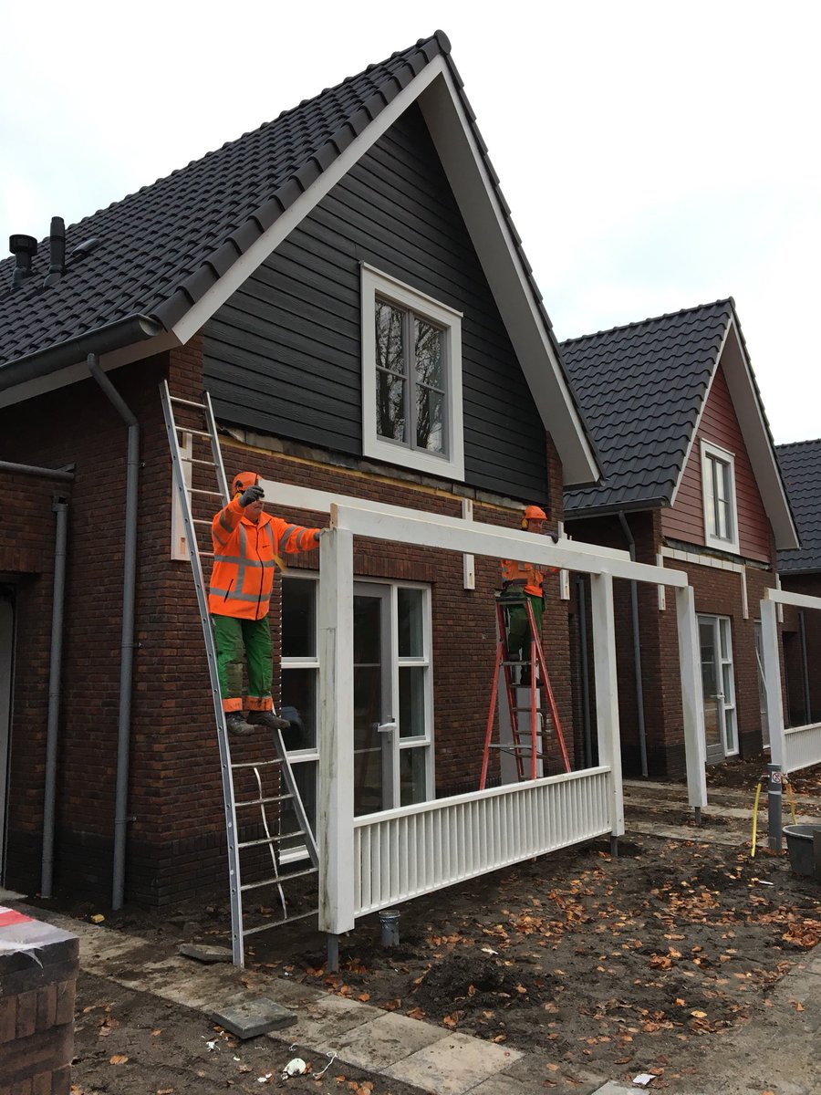 BAMGroep_NL's tweet photo. Ziet er goed uit! RT @GerwenP Aanbrengen terrasoverkapping in Schijndel. @BAMWonen @inspiringspace #debuitenhagen #schijndel https://t.co/qm1C0mmC7Z