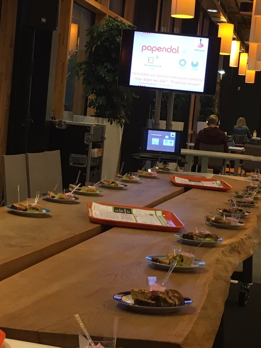 SaskiavanD's tweet photo. Gister te gast #opPapendal voor inspiratiemiddag sponsoring Rabobank. Oa presentatie topsportchef @erikETEV over belang van goede voeding #goudopjebord https://t.co/wuW33aArR8