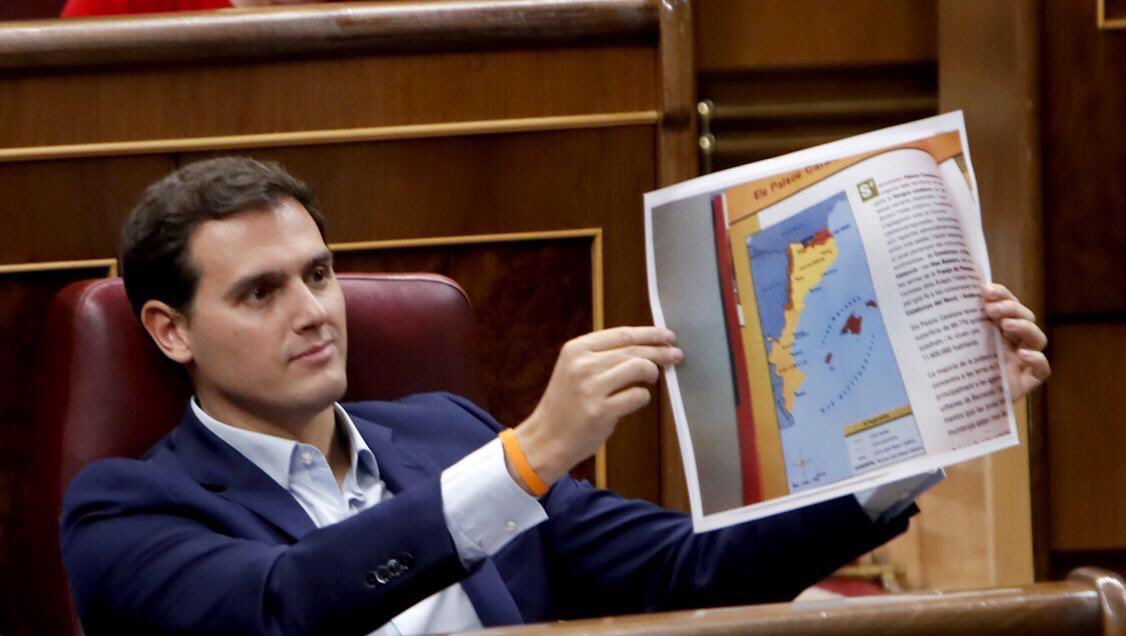 Això que escandalitza Rivera -un mapa de l’àrea lingüística catalana- només escandalitza els ignorants o els que voldrien que el català desaparegués.