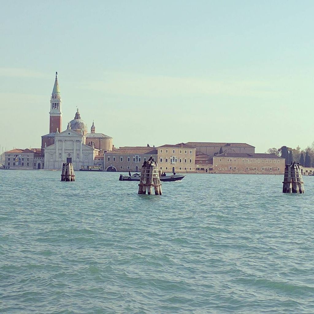veneziaunica's tweet photo. A new photo on #instagram, enjoy Il complesso benedettino nell'isola di San Giorgio Maggiore è visitabile grazie a un servizio di visite guidate
#veneziaunica #Venezia #venise #venecia #italia #italien #liveauthentic #beautifuldestination #visitveneto #myvenice #visitven… https://t.co/BJsyCC0yZh
