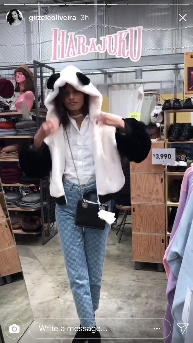 mariana12tb's tweet photo. @giizeleoliveira かわいい…🐼💞 https://t.co/P8znushezZ