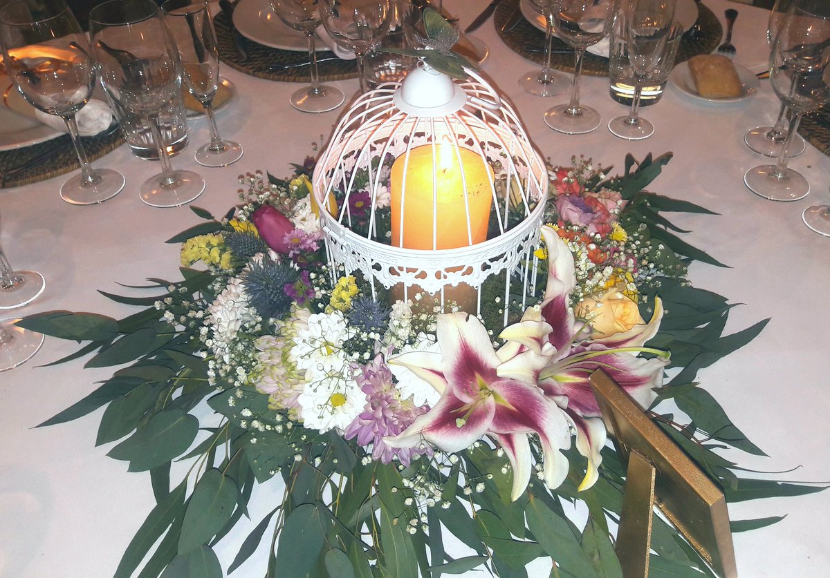 AlekHosep's tweet photo. #centrodemesa #elpoblet #mesanupcial #bodasnet #bodas2017 #bautizo #decor #decoracioninteriores #decoracionexteriores #exterior #interior #salondebodas #alicante #spain #comuniones #wedding #weddingceremony #weddingevents https://t.co/8oZfZc8nmv