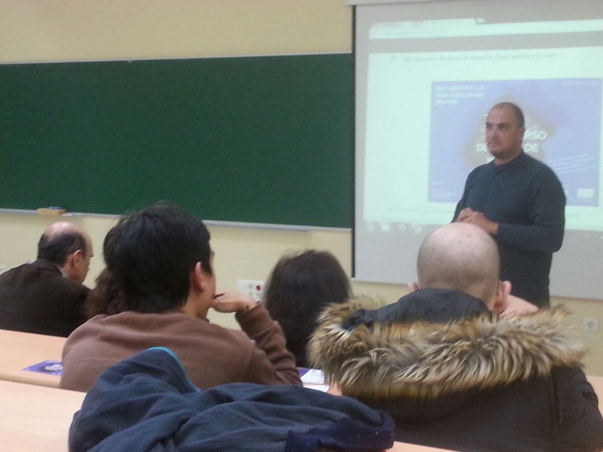 Facultad Física US tweet media