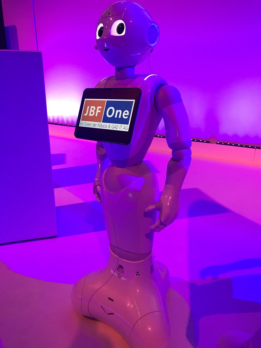 MichaelSchoeck's tweet photo. Special guest at #JBFOne2017 #VRida https://t.co/w3lkRo0sVW