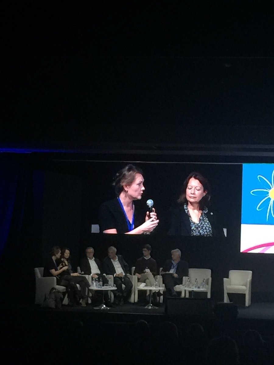 RCFr_live's tweet photo. #RCFr17 Les patients ont besoin de connaître les effets secondaires les plus fréquents, les signaux d’alertes et également, qui avertir. L Guéroult-Accolas. https://t.co/BPoceSyFBP