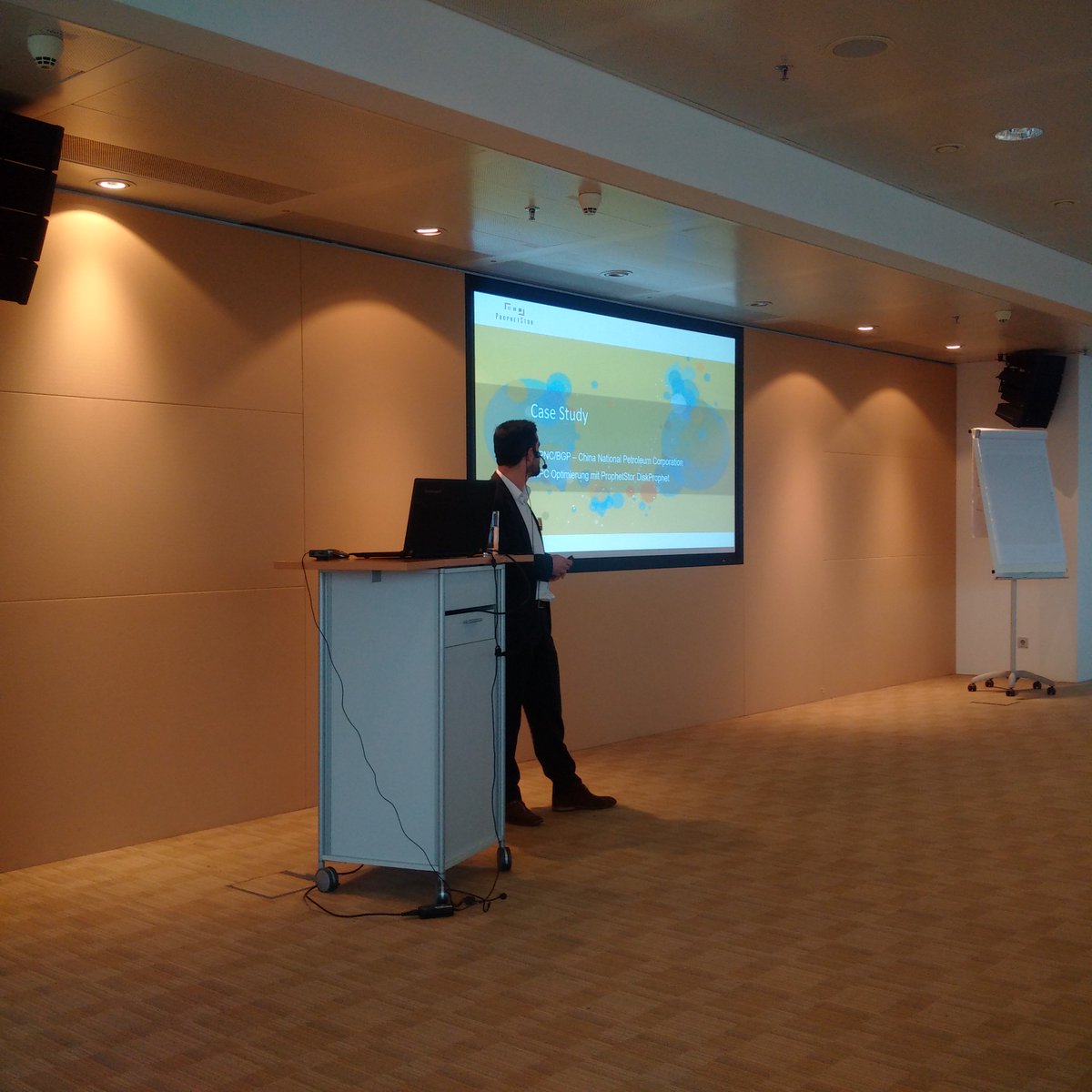 guy_berlo's tweet image. Well received #AIOps presentation on how to reduce TCO and increase uptime by using #DiskProphet  &amp;amp; @ProphetStor &amp;amp; prediction in #vSAN , #ceph and #HPC scale out architectures for e.g. in #oilandgas