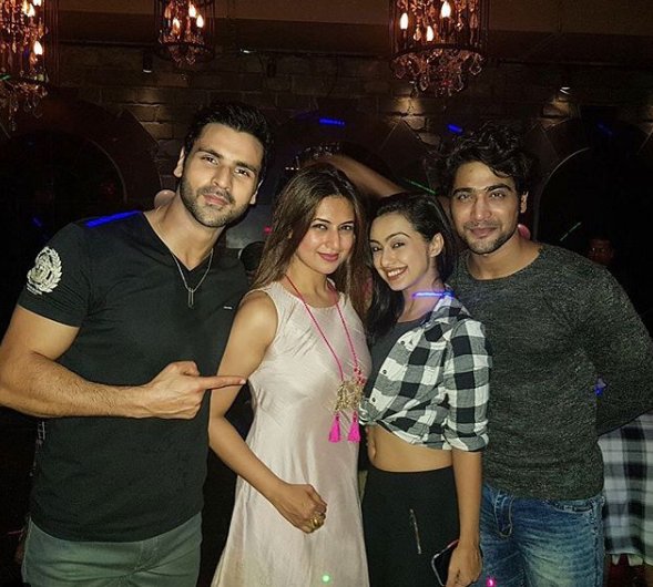 AhmedabadTimes's tweet photo. We adore this #NachBaliye8 reunion frame! Don't @Divyanka_T @vivekdahiya08 #AbigailPande and #SanamJohar look amazing together, guys? https://t.co/eweSV1dSEA