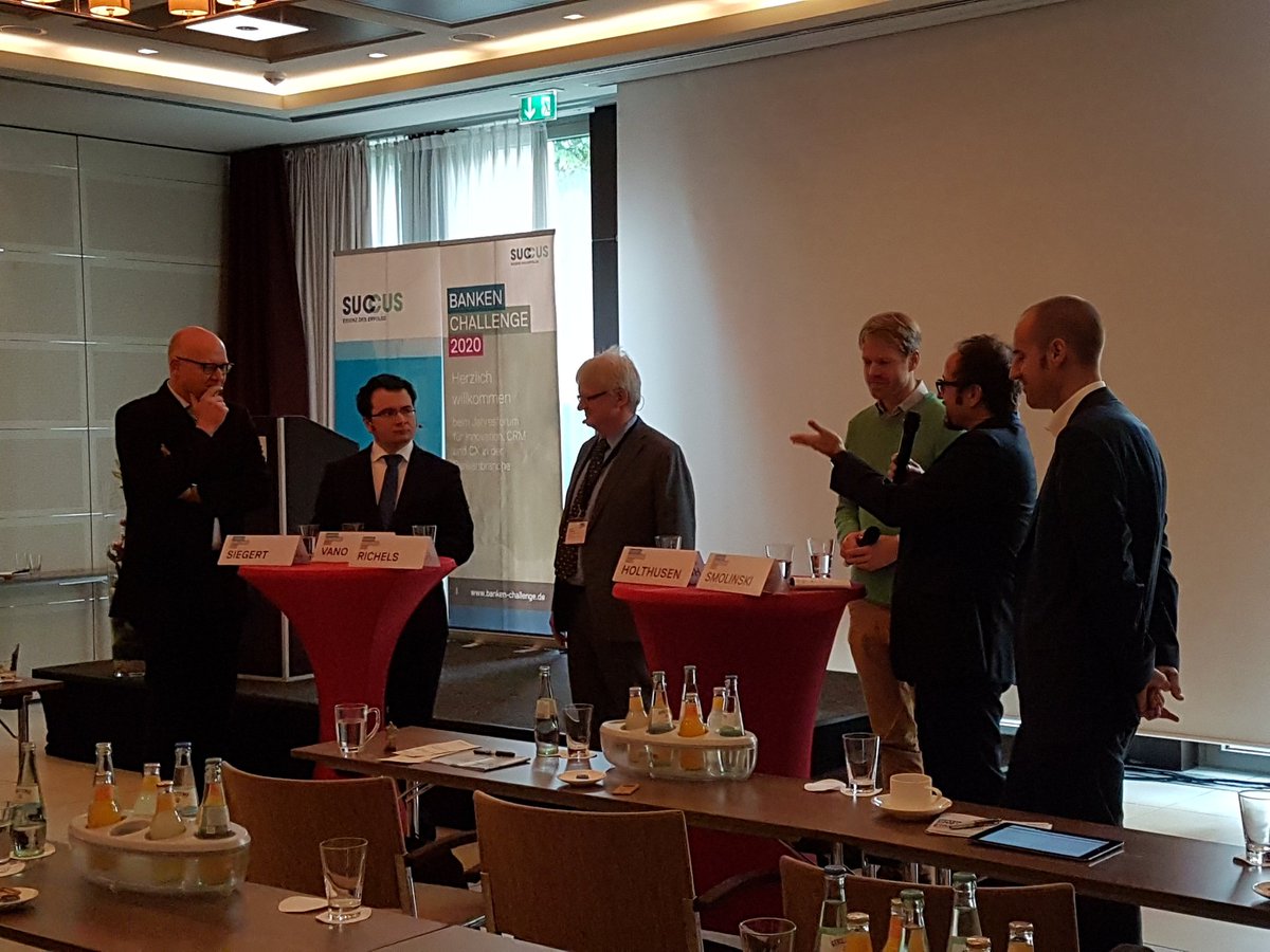 sonja_prodinger's tweet photo. Expertenpanel zum Thema #Blockchain "Hype oder disruptive Technologie?" #BankenChallenge17 https://t.co/aOEQkAAO1C