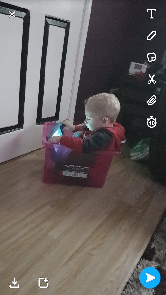 ShelleySanders8's tweet photo. #crazychild #comfymuch 😂😍 https://t.co/ZwaiVy9Aqn