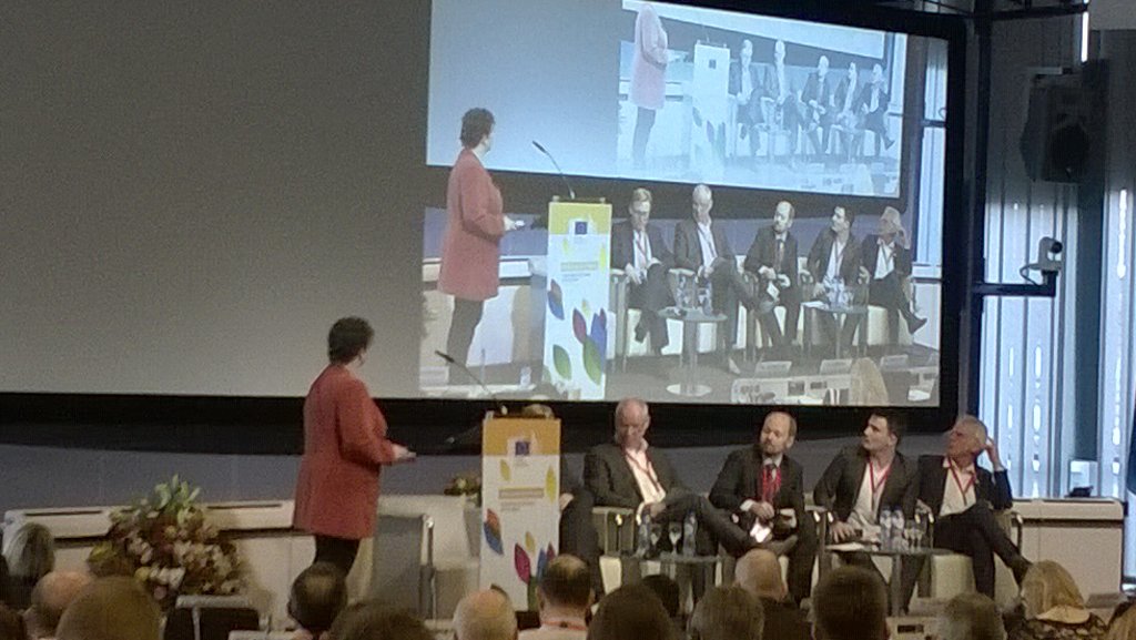 HannaAutere's tweet photo. Mika Saarinen #vetskillsweek mobility encourages 21st century skills#finvet.fi #opetushallitus.fi https://t.co/CsRa5NRppt