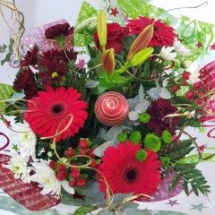 LesFleursTorbay's tweet photo. Noel's Delight and Merry Berries ! gorgeous Handtied now available to order #localorders #hoildaysarecoming https://t.co/2NC3vSS5yC