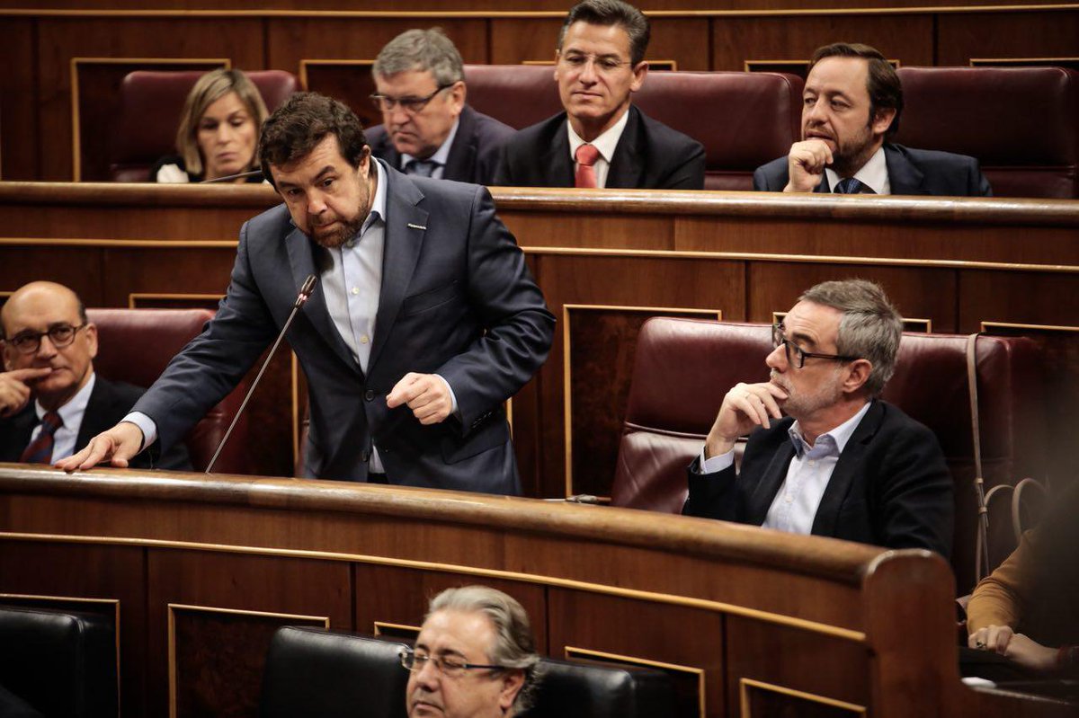 CiudadanosCs's tweet photo. 🏛 @MGutierrezCs "Sr. Zoido, nosotros negociaremos con el Sr.Montoro la equiparación salarial de las FCS ya que vemos que usted no es capaz" #SesiónDeControl https://t.co/OAvh9XBYmD