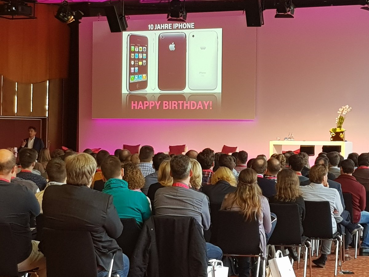 T_Digicamp's tweet photo. Ferri Abolhassan mit einer absolut inspirierenden Keynote!  #digicamp #telekomwall https://t.co/z2zC5R7oCi