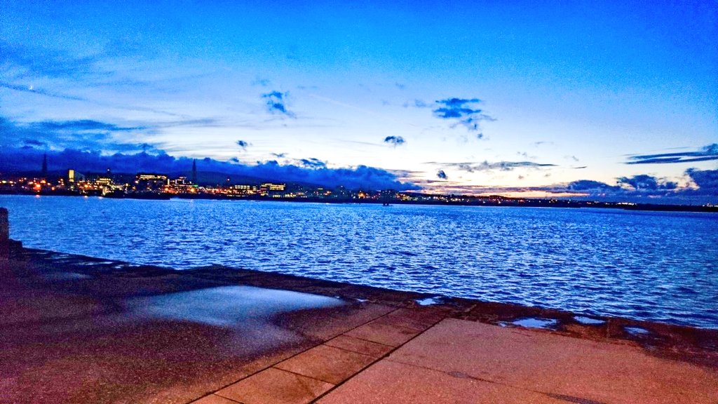 Running #Dublin bay on happy legs. Views making the #Training easy🏃🏻