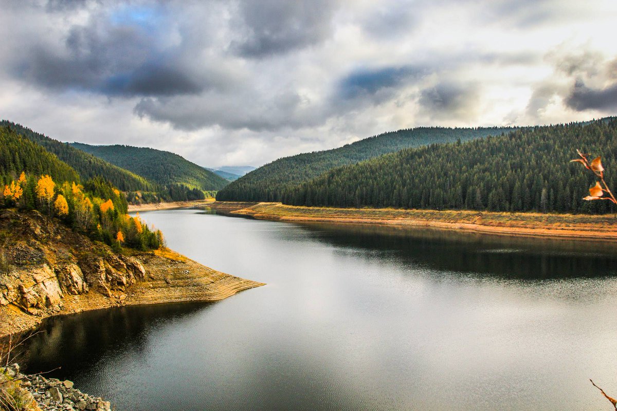Toamna și natura nu contenește să ne uimească. 
Vino într-o incursiune pe Valea Frumoasei la Barajul Oaşa unde vei găsi un tărâm de poveste. 
Foto: Ionut Vaidean Photography
#landscape #landscapephotography #photography
