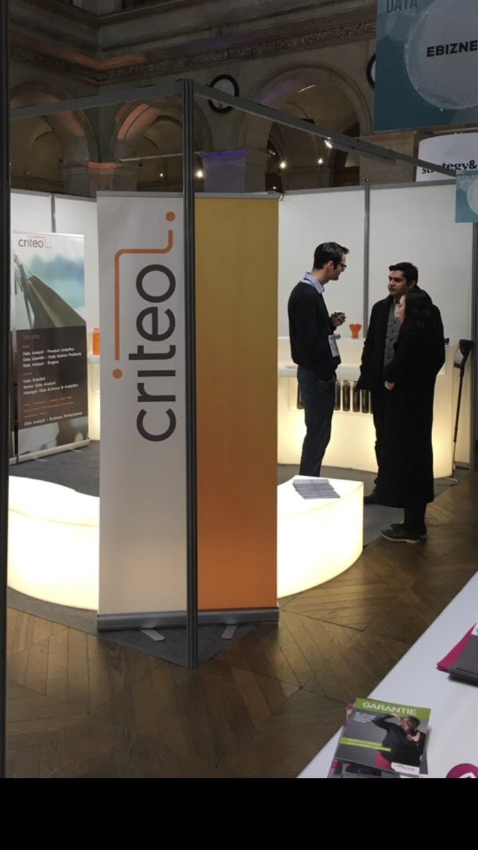 CriteoEng's tweet photo. Come to grab a water bottle at @criteo booth
#DataJob2017 Paris career fair #DataScientist #FrenchTech #techjobs https://t.co/r2b10764UP