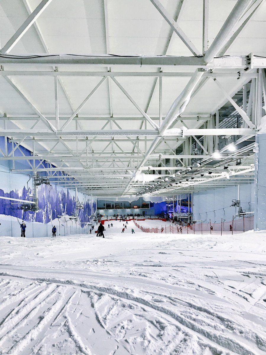 Lucy_Aspden's tweet photo. Itching to get to the mountains now after a evening at @Chill_Factore last night! #legprep #winterishere https://t.co/Ta9HM4HBTO