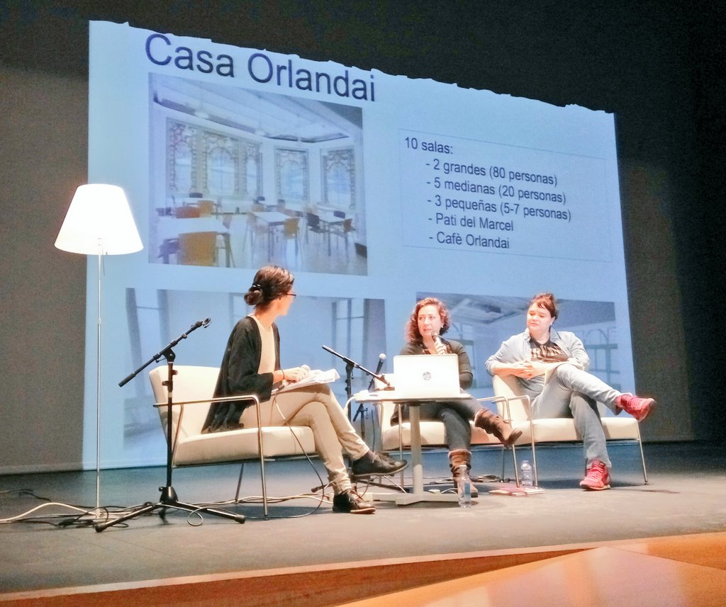 Hiperespazos_'s tweet photo. Abrimos a 2ª xornada dos #Hiperespazos con @nataliaoliete e María Bascompte falando da xestión e funcionamento da  @Casaorlandai 
#cidadanía #innovacion #XestiónComunitaria
https://t.co/Ny2FhnpZba https://t.co/AlmP4jTOXx