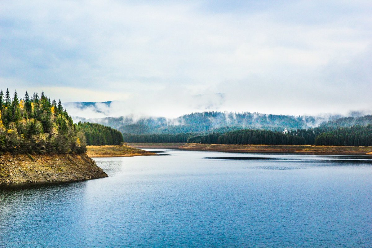 #Autumn in Alba County, Oașa Dam🍂
Isn't it beautiful?
Foto - Ionut Vaidean