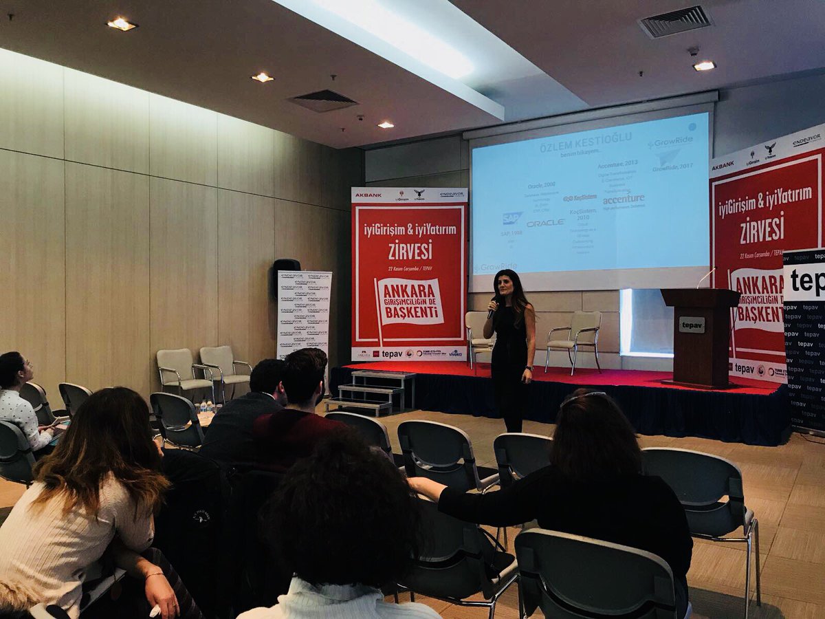 endeavor_turkey's tweet photo. Ürün yönetimi ekiplerinizin müşteriye cok yakin olmasi onemli. Müşterilerinizden  “Müşteri Danışma Kurulu” kurun! #ÖzlemKestioğlu #GrowRide @Akbank #iyiGirisimZirvesi https://t.co/6lroGIezqA