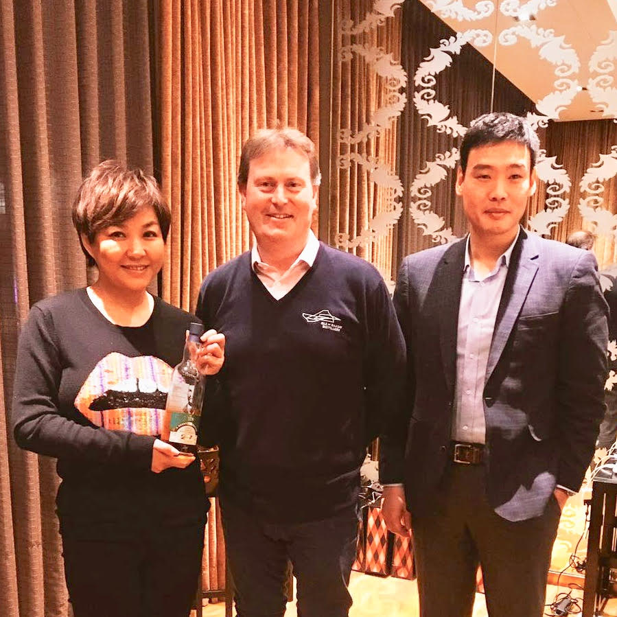 RaasayWhisky's tweet photo. We were delighted to host an exclusive dinner for our Na Tรนsairean #WhiskyClub members in China including talk show host #LiJing! #raasaywhisky #raasaydistillery #singlemalt #raasaywhilewewait https://t.co/bMGImKWPVk