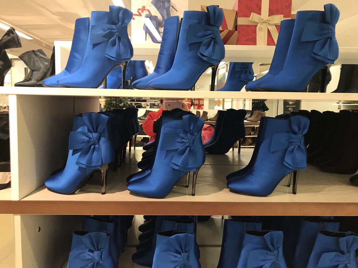 JulieBrooker6's tweet photo. How fab are these boots. If you would like to know ‘your’ colours I can show you. Contact me for more details. Gift vouchers available #personalstylist #imageconsultant #makeupcolours https://t.co/P8vAgrZA3M
