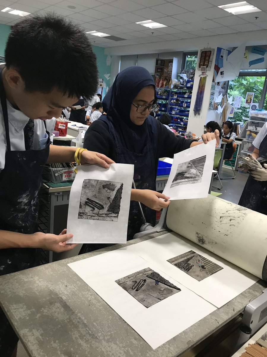 crimmer24's tweet photo. Inquiring into scientific innovation, S’s learning the art of collagraph printing-abstract designs based on digital data. @GEMS_Singapore #GEMSinspire #GWAinspire @klbeasley thanks for a great starting point. https://t.co/fJJK0iGgXV