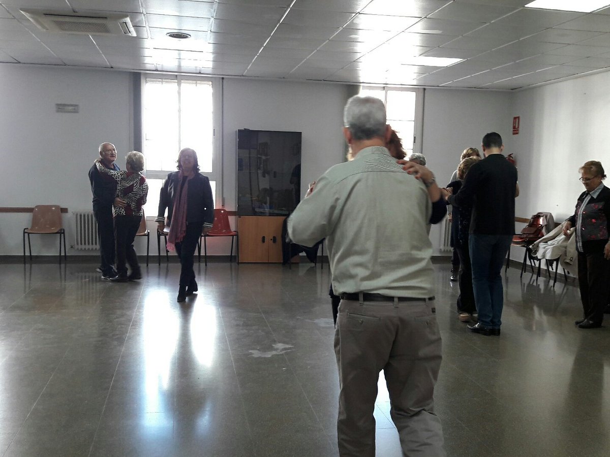 MayoresMoncada's tweet photo. Aprendiendo a bailar y haciendo ejercicio. https://t.co/ktZ2SCZNXK