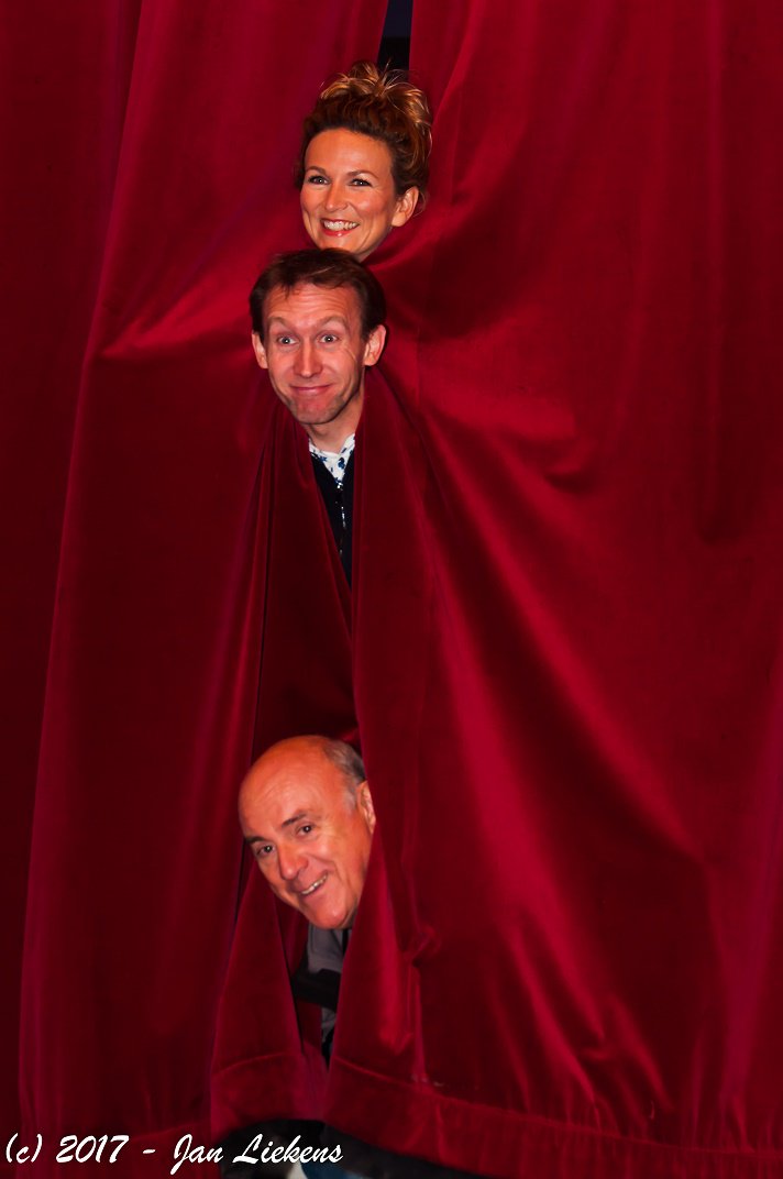 Het doek van de Winterrevue goo.gl/CHW9BM <a href="/elckerlyctweet/">Theater Elckerlyc</a>  <a href="/DirkVanVooren/">Dirk Van Vooren</a> <a href="/nicowarrinnier/">NICOmedieCompagnie</a> fotoboek: goo.gl/HWehjf #Winterrevue <a href="/stanycrets/">De Cretsman, senior tweeter/coach/expert/adjunct</a> #s.o.s.Frenesia <a href="/MediaWatchersBE/">Mediawatchers.be</a>