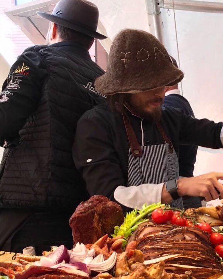 florin_scripca's tweet photo. Back-to-back #fratelemeu #mălaudcuel #teamfoa #flavourschefsBack-to-back #fratelemeu #mălaudcuel #teamfoa #flavourschefs https://t.co/kiSLUxWwVy