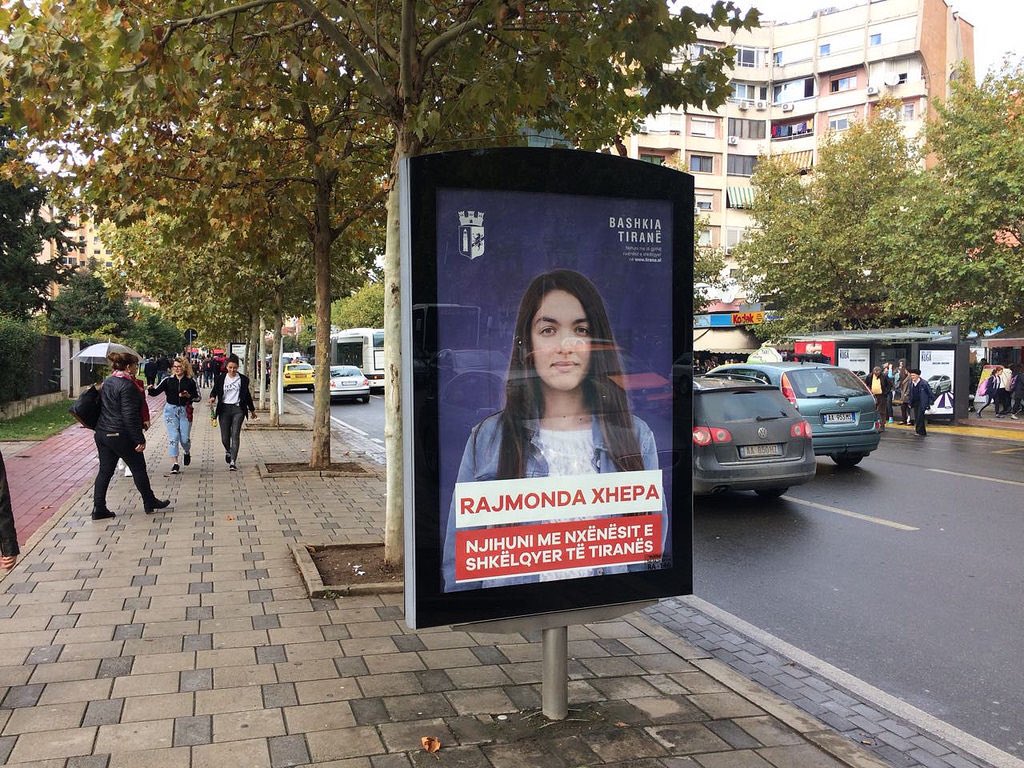 erionveliaj's tweet photo. 💯 me te miret! 👫✅👏

Aseti me i madh i nje qyteti nuk jane rruget, ndertesat e makinat - jane njerezit! 👨‍🎓👩‍🎓👏

Ndaj kete fundvit kemi “stolisur” Tiranen me 100 gjimnazistet me mesataren 10 per te frymezuar qytetin se puna e perpjekja nuk shkon kurre dem! BRAVO! 🎓📚👏👏 https://t.co/BX9mYDOf9S