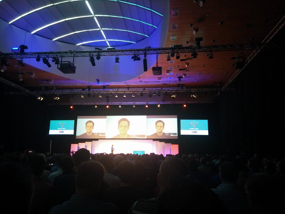 Live Video-Chat mit Edward Snowden auf der #JBFOne. Future. Now.