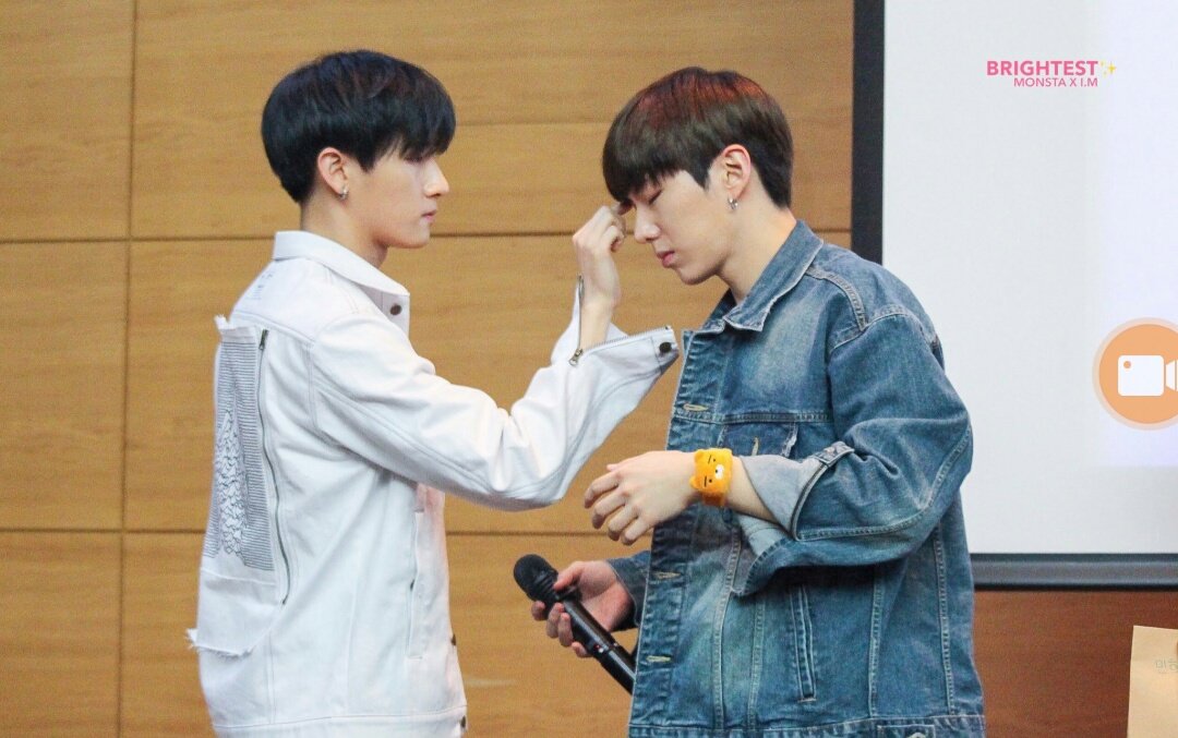 kyuniearchive's tweet photo. Happy birthday to our beloved Kihyun! I hope you are having the best day ever! Eat tons of food and have lots of fun! Love youu 💜 #1122HBDKIHYUN #KYUNSTERDAY https://t.co/WqluAmBP9v